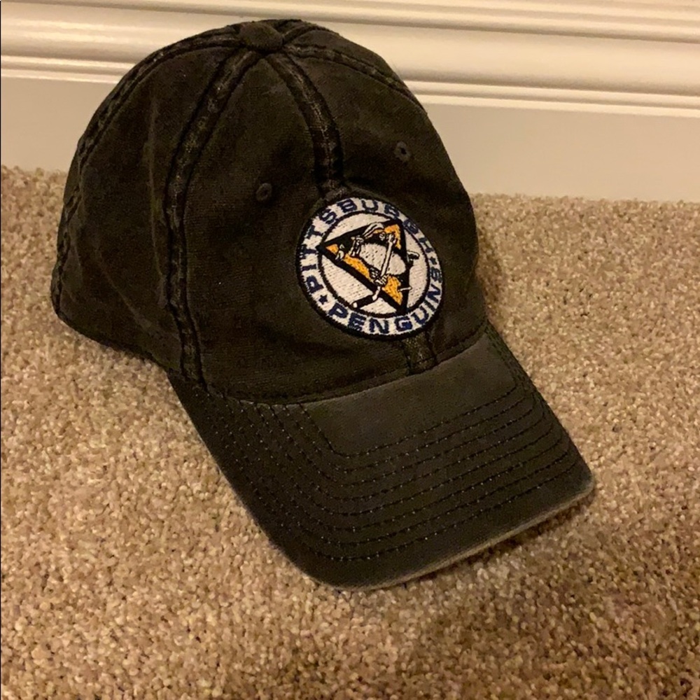 Women’s penguins hat